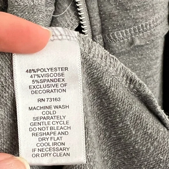 like new ! grey Cable & Gauge sweater / cardigan / pullover - Picture 6 of 6